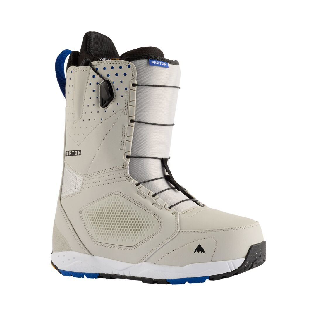 Snowboard boots